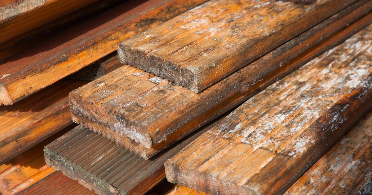 How to Remove Black Stains from Wood Deck: Easy Cleanup Tips