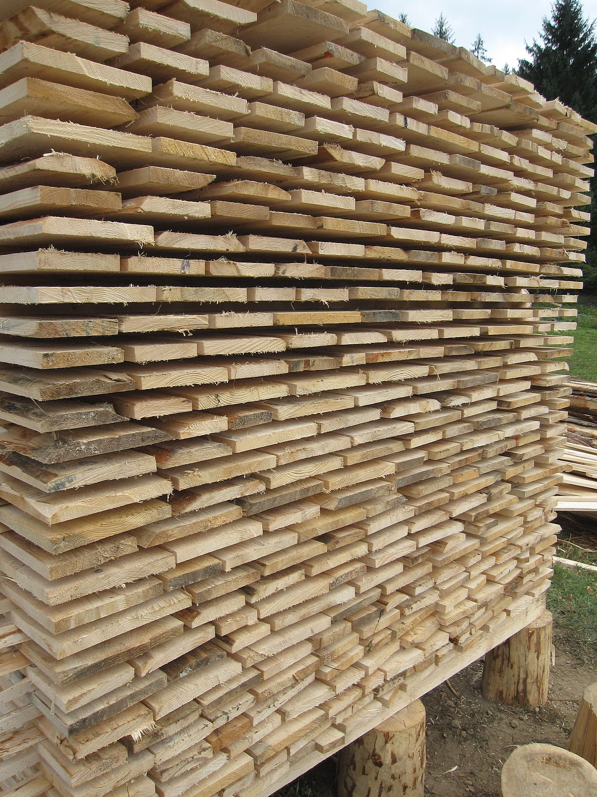 How Long to Dry Wood in a Kiln: Quick & Efficient Tips